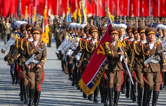 为啥中国自己拥有核武器，却坚决反对朝鲜研究核武器？说句不好听的，朝鲜搞核武不是为