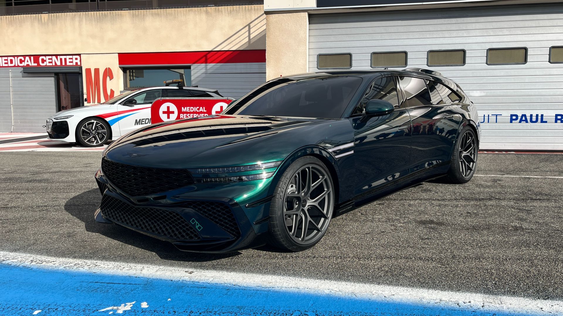 昨天捷尼赛思还发布了一款G90的性能瓦罐概念车——G90Wingback概念车