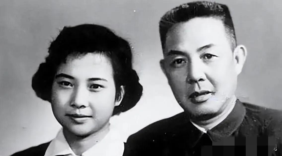 1959年，48岁开国上将爱上25岁女舞蹈演员，女方父母坚决不同意，将军多次诚恳