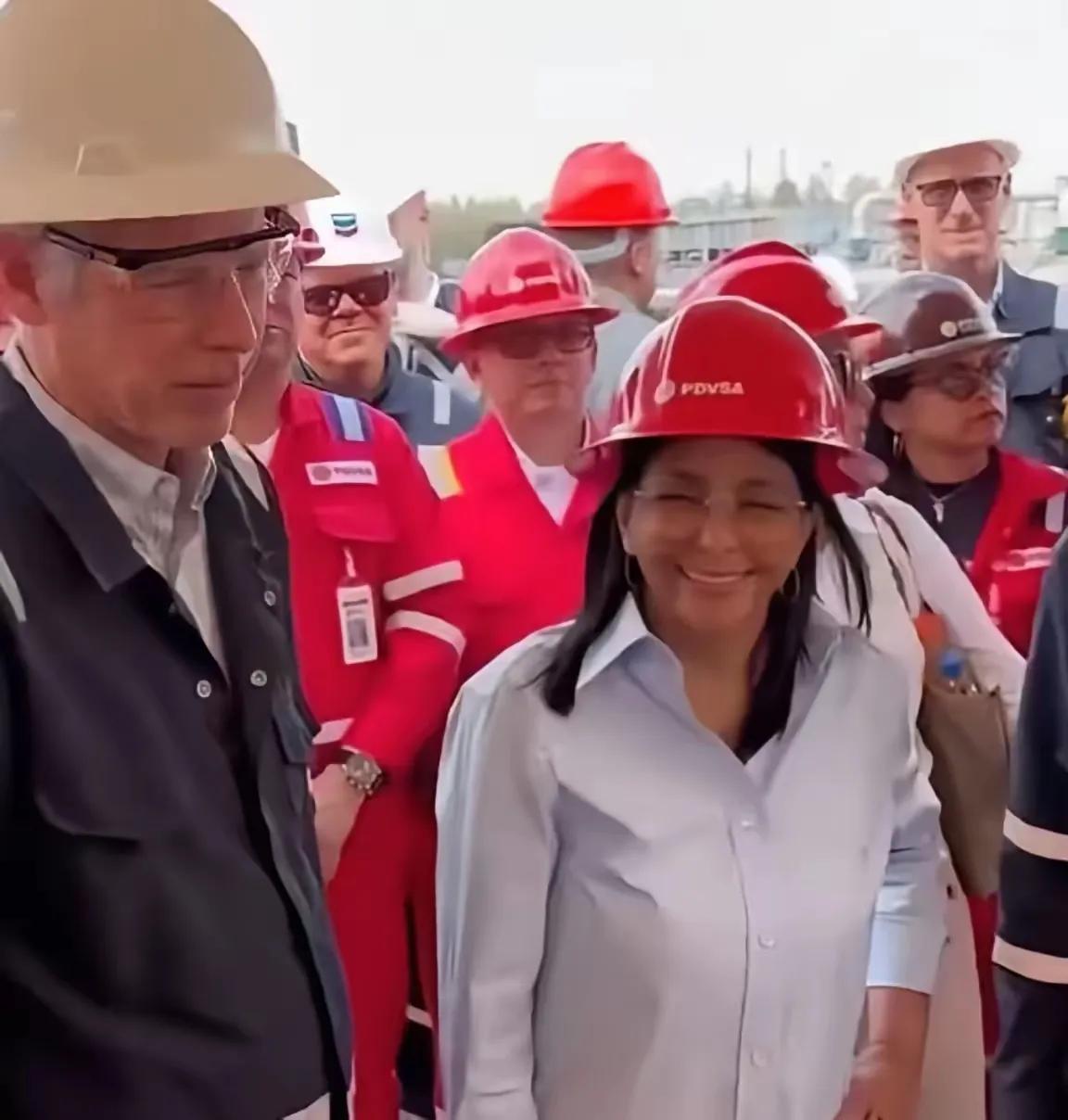 事到如今，委内瑞拉的内鬼，其实已经不装了。她已经得到了委内瑞拉军队的效忠，也算是