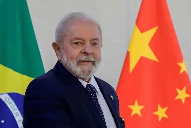 巴西总统卢拉参加完红场阅兵，并没有着急回国，而是第6次来到中国，他来谈一个大项目