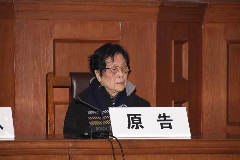 这事说出来真的是一地鸡毛，河北这起案子看完整个人都懵了。张某在公司干了整整十年