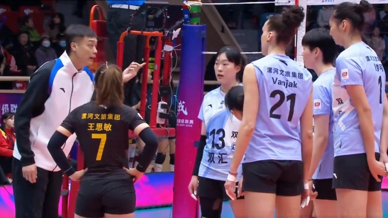 毛唯嘉依旧无解，26-24，河南女排1-0天津！3月3日晚7点，女排联赛季后赛