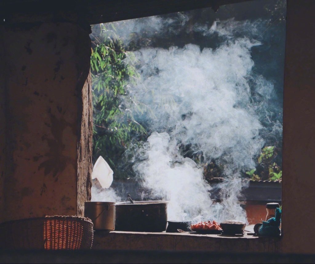 一些让人觉得很温暖的句子。1.因为喜欢，可迎万难。2.允许存在误解、接纳和不喜欢