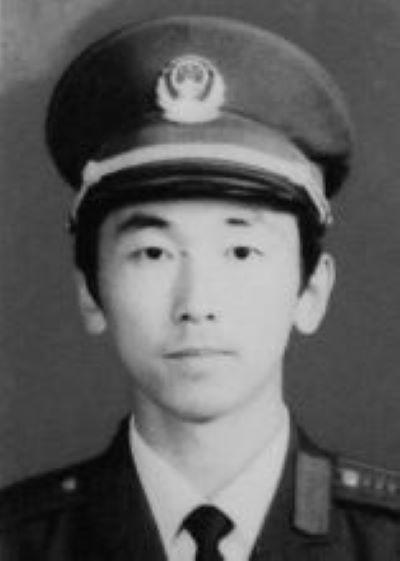 栾波（1971年8月11日-1996年12月21日），男，中国国籍，山东即墨人，
