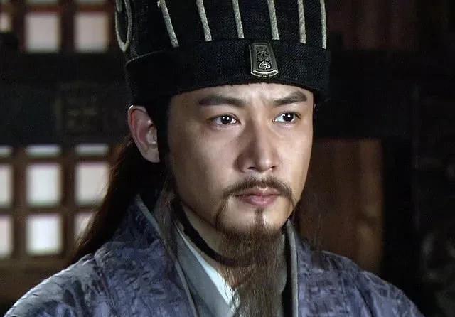 你想想看，诸葛亮死在五丈原的消息刚传回蜀地，就有个被贬到边郡的官员哭得不行，还说