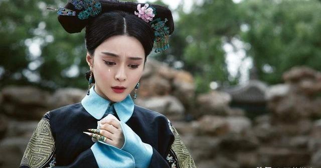 1875年初，同治帝崩逝。嘉顺皇后被慈禧逼得几乎断绝了生路，不得不密书问计于母家