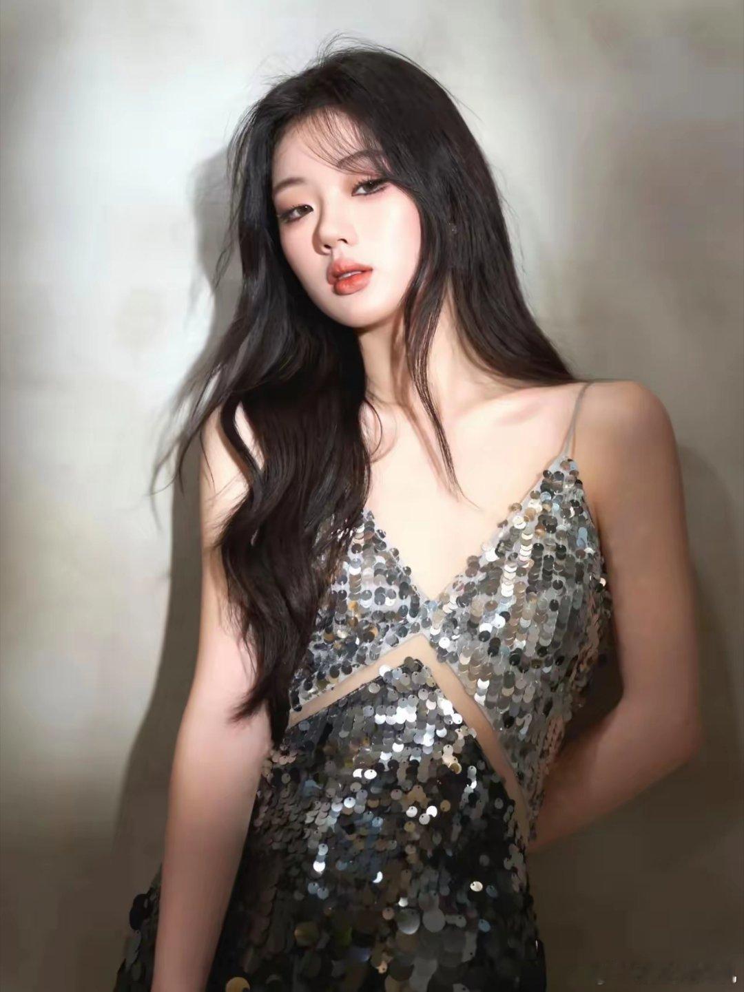 不得不佩服李荣浩虽然没为单依纯转身，却深深的知道，她是怎样一个人。​之前大家说她