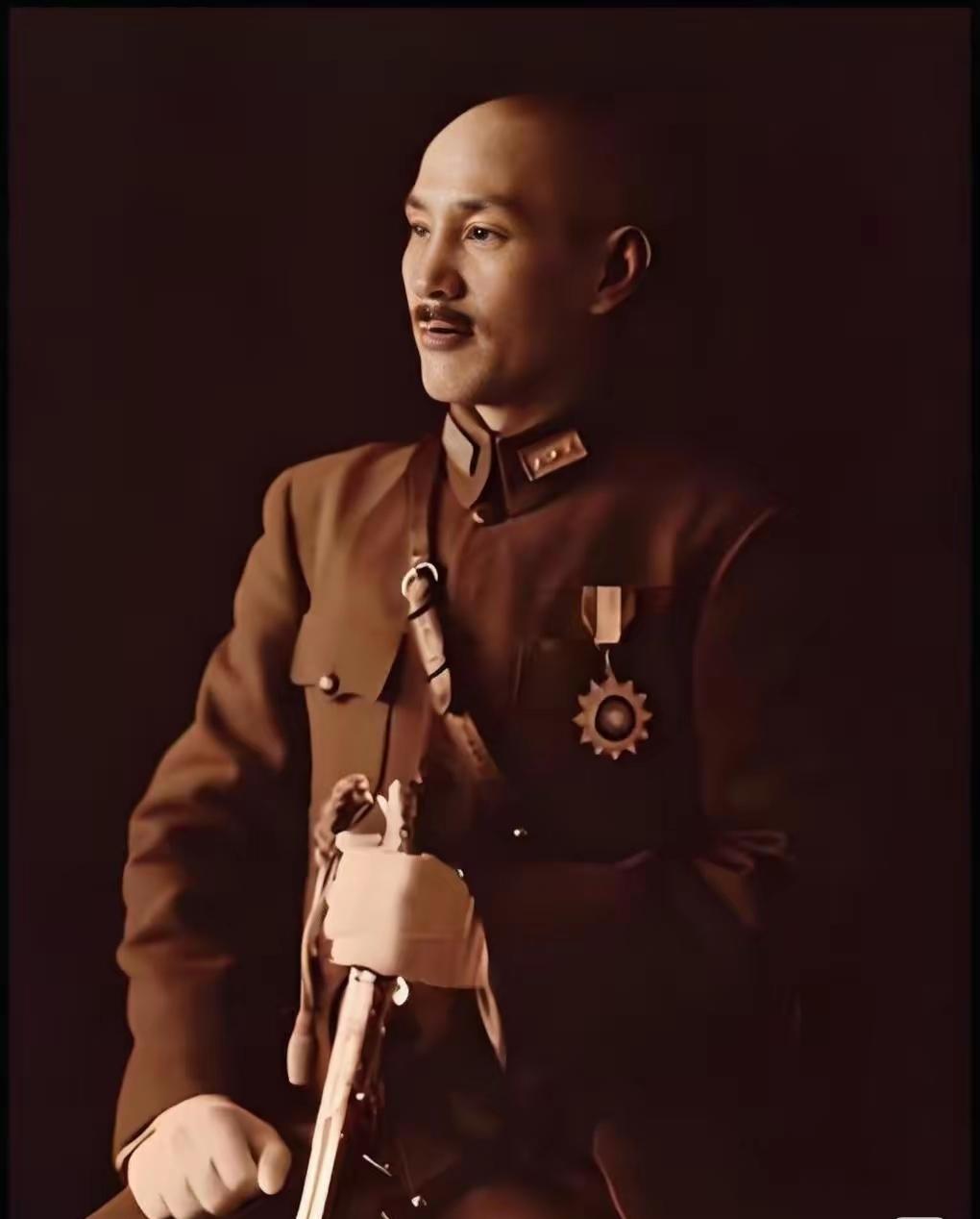陈炯明炮轰总统府，把孙中山逼上永丰舰，却意外为蒋介石上位铺了敲门砖。原本蒋介石