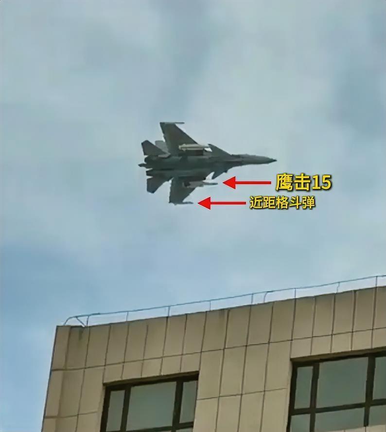 歼-15T也能打航母了！在此之前，歼15只能挂载鹰击83K亚音速反舰导弹，其威力