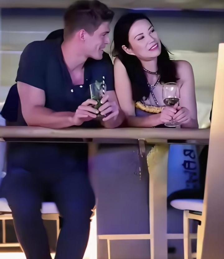 2016年，邓文迪身边那个男人，根本不是21岁的匈牙利男模。巴黎时装周的镁光灯