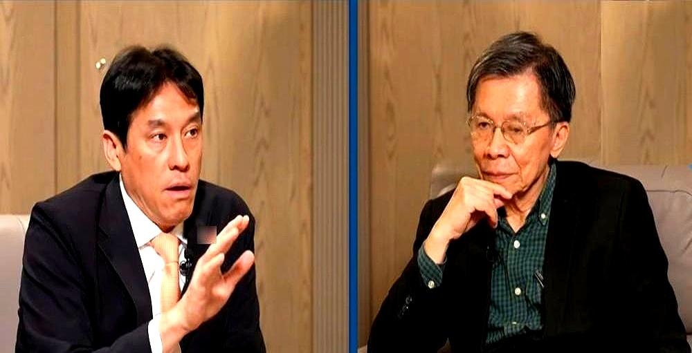 沈富雄又开炮了，直接冲着主持人发飙。在直播里，他手猛拍桌子，质问：“