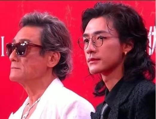 梁家辉的成熟魅力与此沙的独特气质，在《捕风追影》里构成强烈父子感，红毯同框更是凸