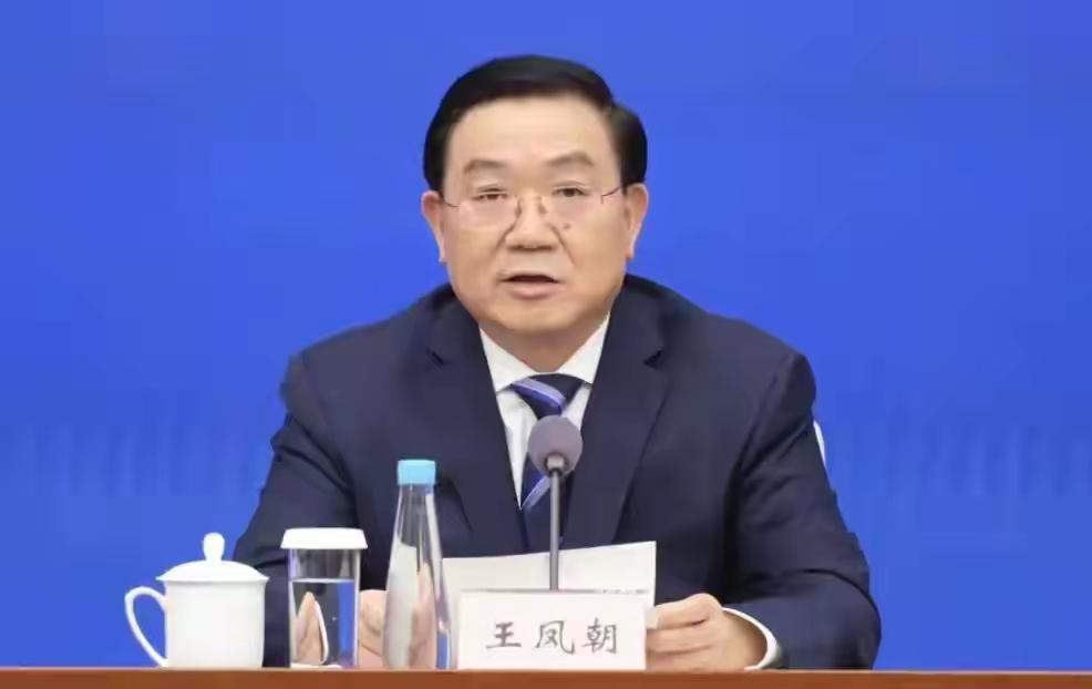 这又是一只实实在在的大老虎！一是级别较高，是副省级干部；二是位置重要，是四川省成