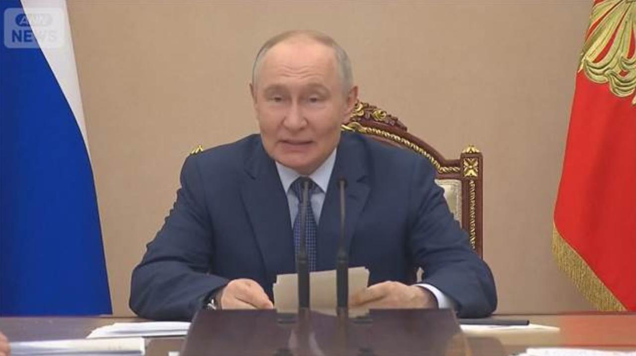 【普京总统支持率连续6周下降，断网等管控令民众厌倦进入第五个年头的战争。】4月1