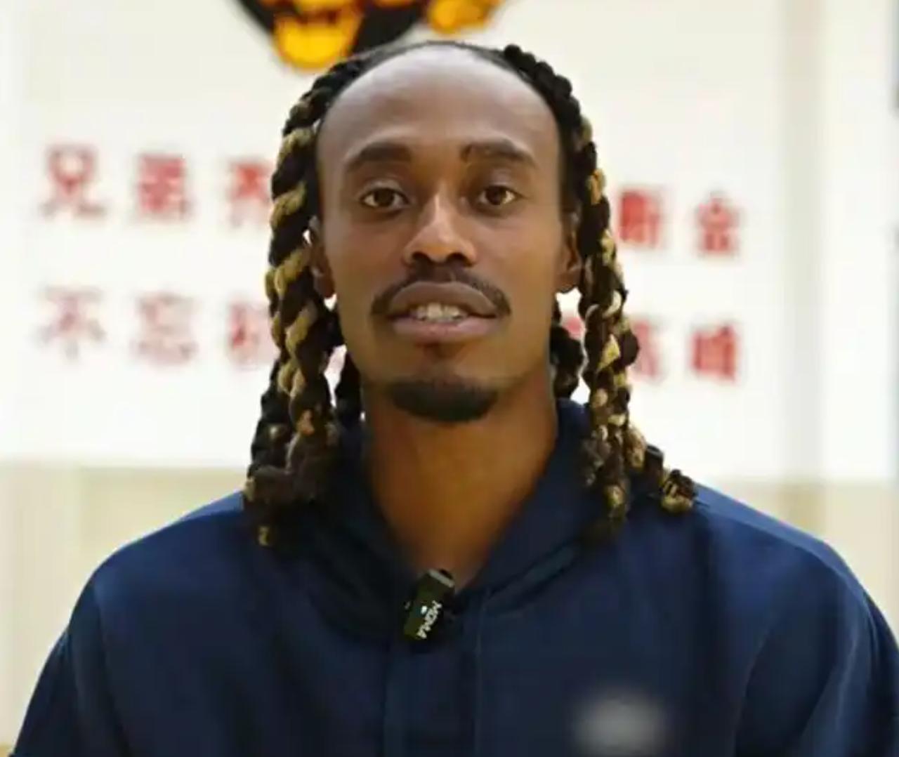 CBA最幸福的外援！一场比赛没打，又获得了续约合同去年夏天，广东队一口气签约了