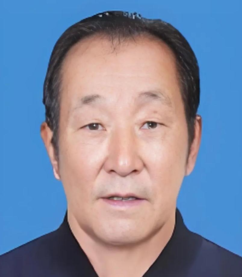 七旬老人纵身入水，事后一句实话，让听者心头一震万希田，男，1953年6月出