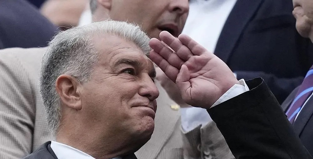 据西班牙《每日体育报》报道，尽管财务压力依旧，巴萨管理层仍计划在今夏转会市场大展