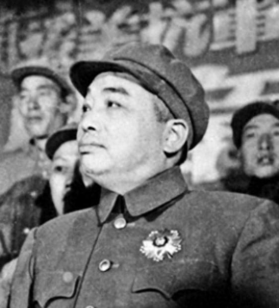 军委搬出中南海，为安静还是为效率？1952年春，彭德怀回京兼总参谋长。中南海太吵