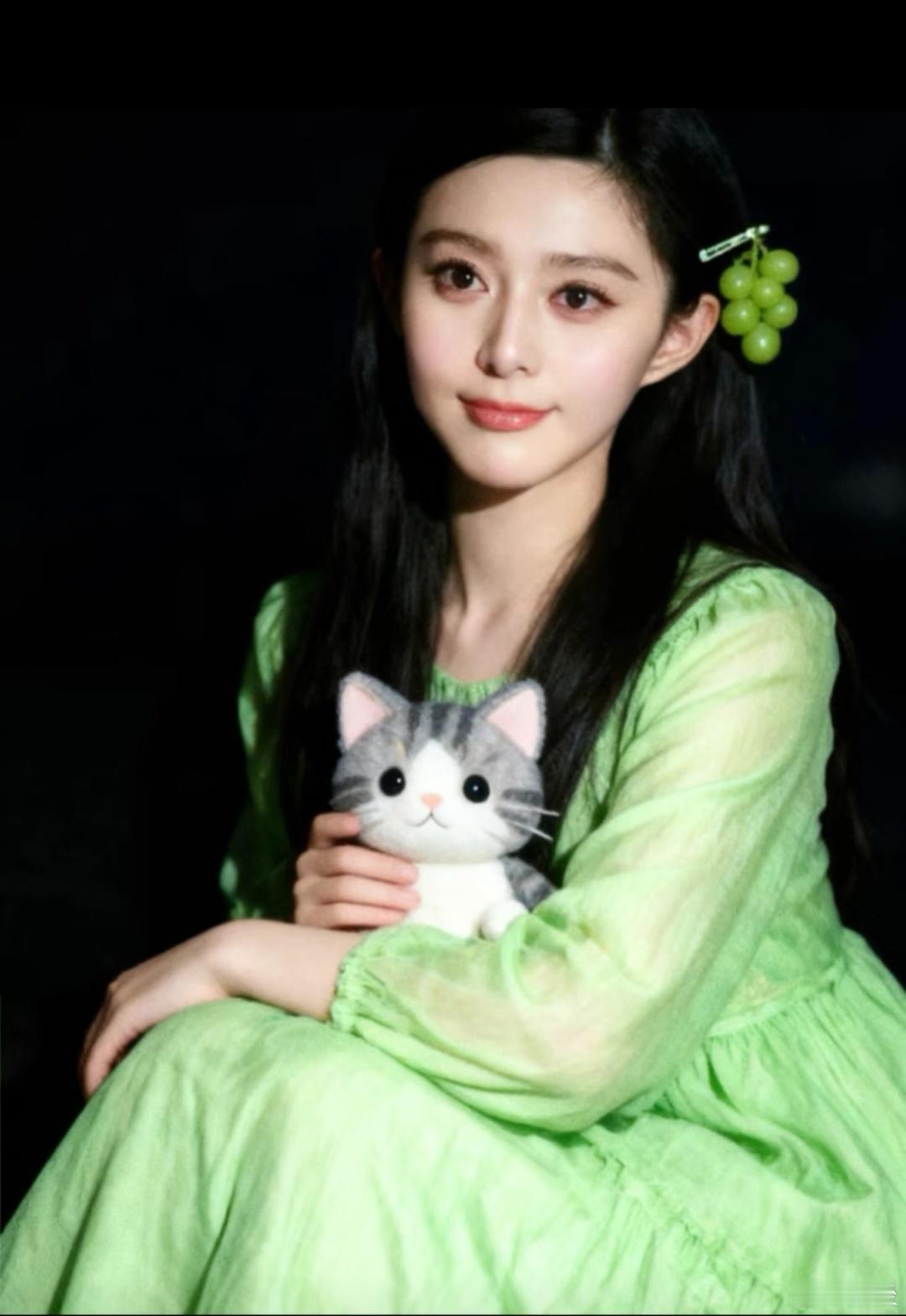 范冰冰当年要是不走女王路线，走小白花路线估计也是绝sha，淡妆浓抹总相宜