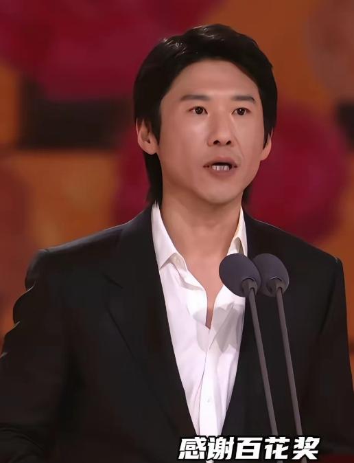 明眼人其实都看得出来，王骁真的太不对劲了。他都已经48岁了，难道没人告诉他，拿了