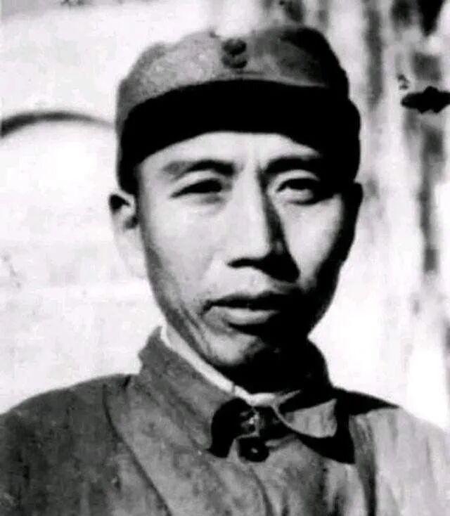 1952年，中央对王震违背毛主席的行为，进行了严厉的批评，并撤销了他在新疆的所有