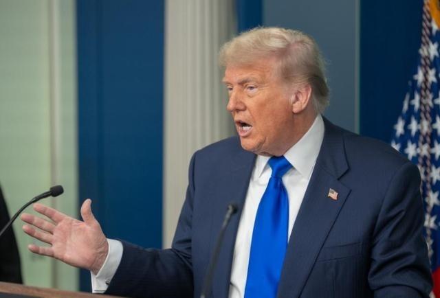 特朗普这话就很有意思了。当主持人问他，如果日本与中国开战，美国会不会支持日本时，