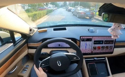 当余承东宣布华为智驾“全域融合架构”的时候，瞬间看懂了为什么解放军数据链传输速度
