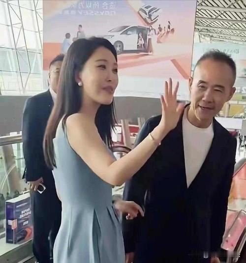 看王石现在这段位，怀疑他早年会不会只是别人的手套？原本以他在中国企业界的地位