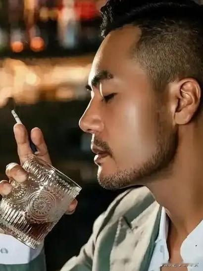 长期缺钱的人，身上有三个毛病根本藏不住。尤其是最后一个，最让人下头，我亲眼见过