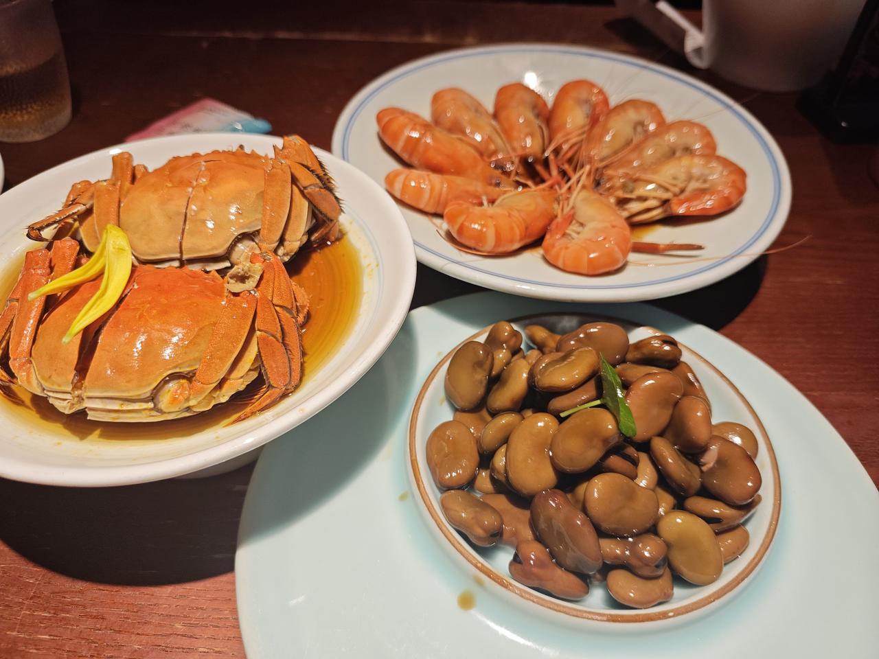 浙江绍兴《寻宝记》餐厅总是人潮涌动热闹非凡，如果不早点去拿号就得排队等候。这