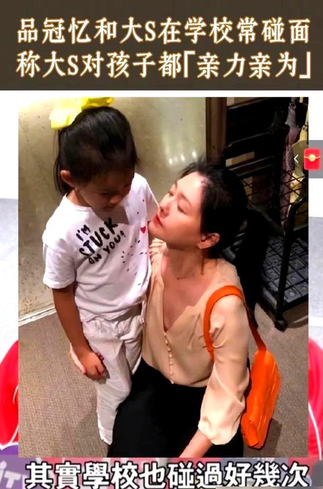 那双日本街头不合脚的拖鞋，如今换成了8万块的棒球服。再也不是那个低头缩脖子