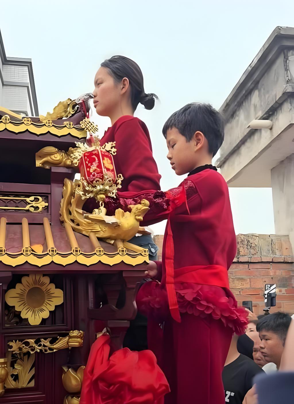 关于拾石村妈祖巡游事件，豆包Ai如是说：一、事件概况（2026年正月初二，广东