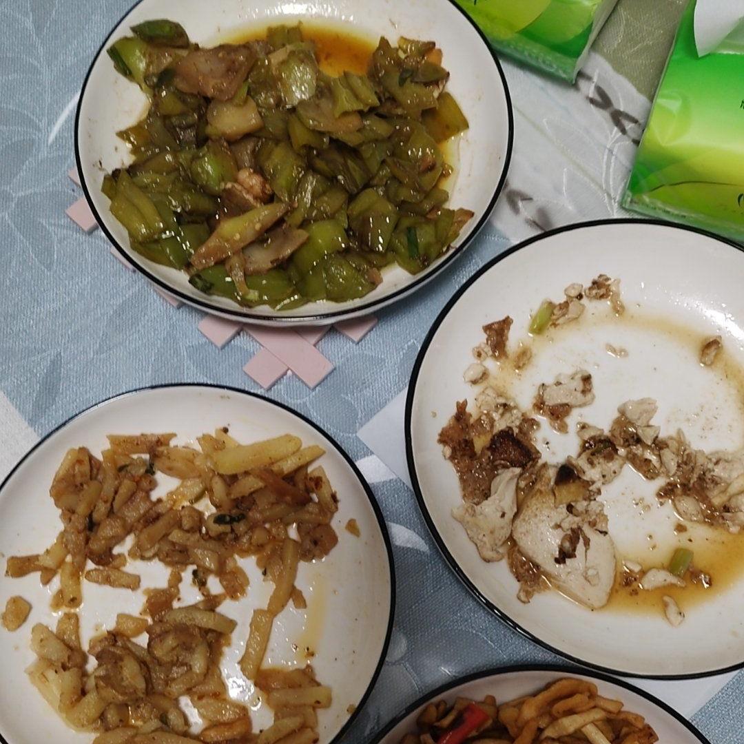 你认为，面对孩子“啃老”父母该支持还是拒绝？？？现在的年轻人挺难的，我记得刚