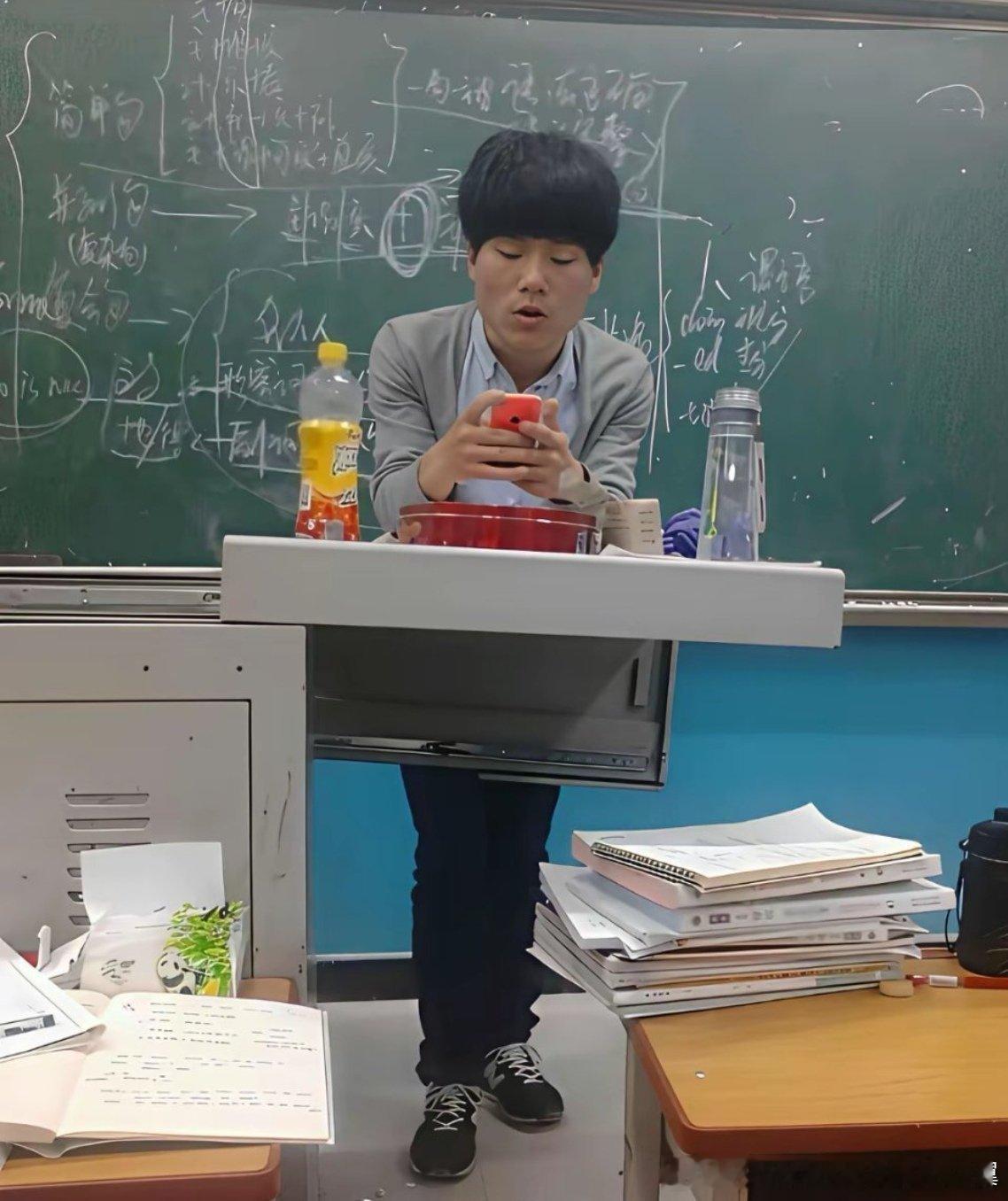 当年在新东方任教时的董宇辉