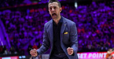 尚未续约的朱婷之科内利亚诺力克斯坎迪奇夺得赛季第一冠：赛后主教练与球员访谈