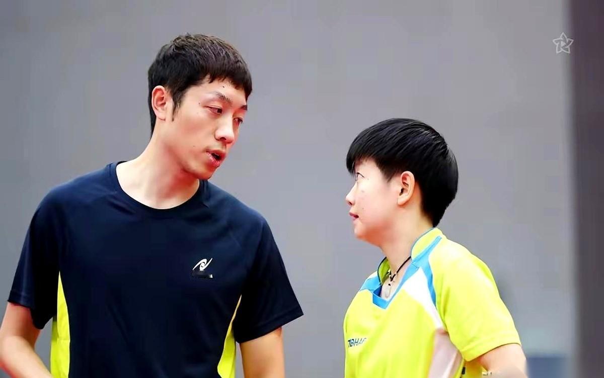 国乒再次传来好消息，继马龙来到训练基地后，又一位乒坛大佬现身成都，他就是