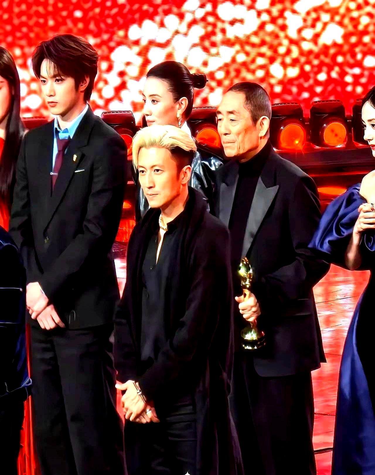 74岁，他还在玩命！“国师”两字，根本压不住这个疯子！电影圈炸了锅，张艺谋亲