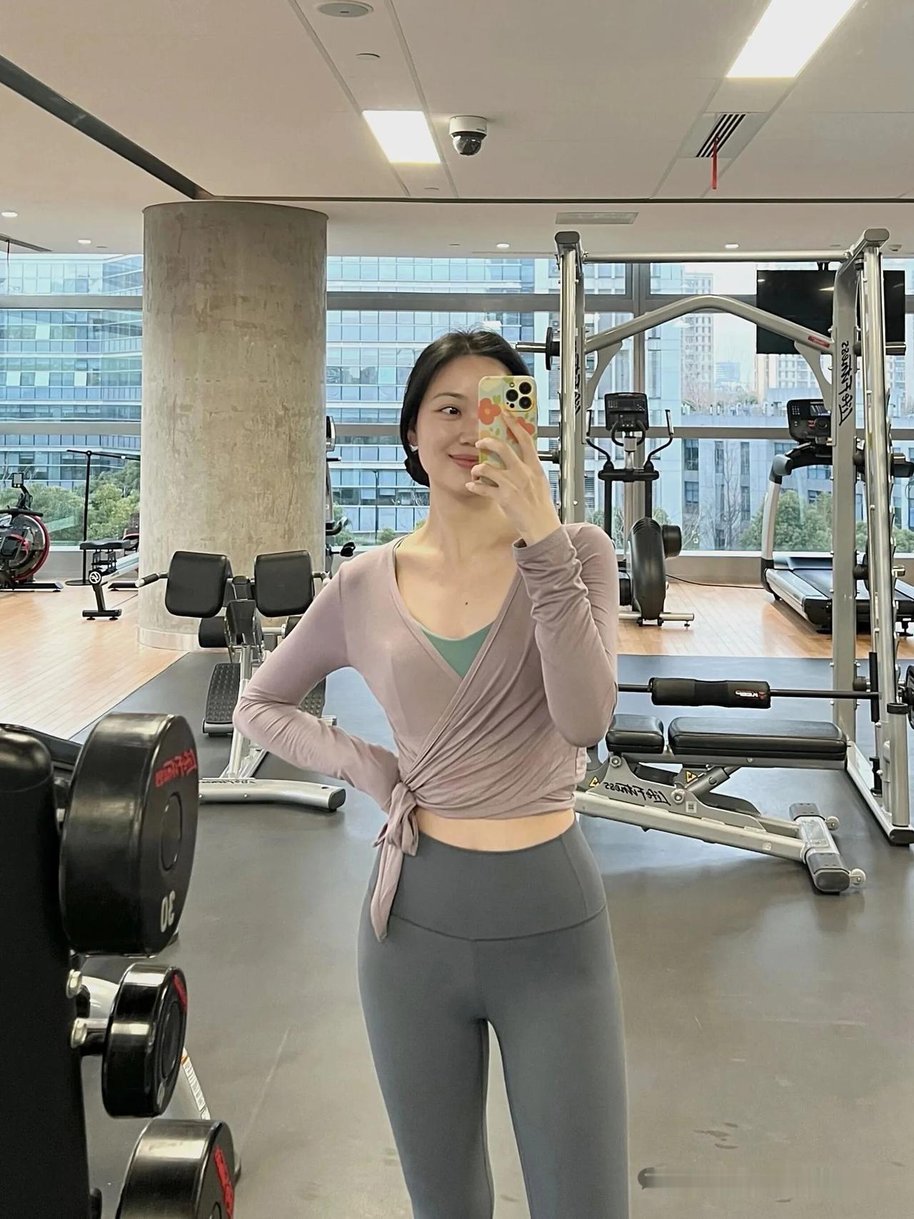 生娃前vs生娃后，生育带来了什么变粗了一些的腰围；一条无法复原的疤痕；需要