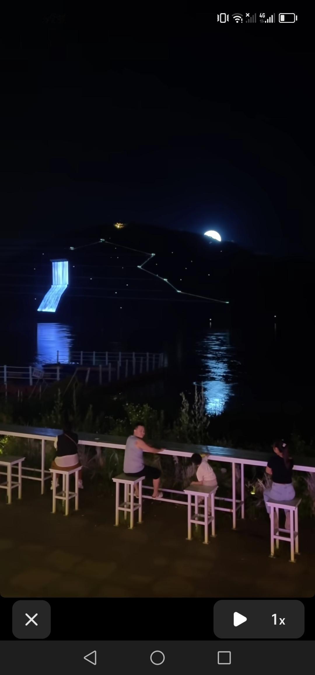 吉林市东团山的夜景着实美不胜收，北斗七星与月亮交相辉映，随便一拍都很出片！吉