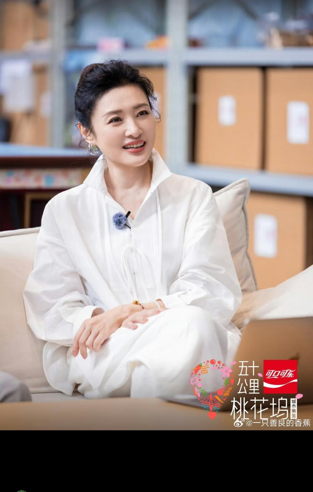 快六十岁了还能有如此样貌，怪不得她能转型如此成功呢！