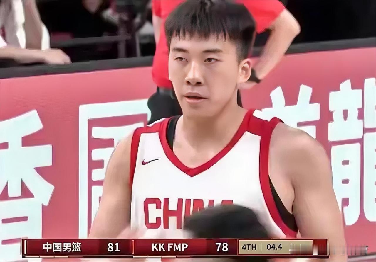 国家男篮热身赛4分险胜塞尔维亚，王俊杰18+14堪称大腿，他到底强在哪？国家男