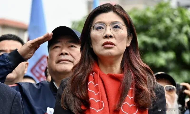 郑丽文对美路线大转变！学者：郑丽文“亲中、疑美、不反G”2026年2月8日