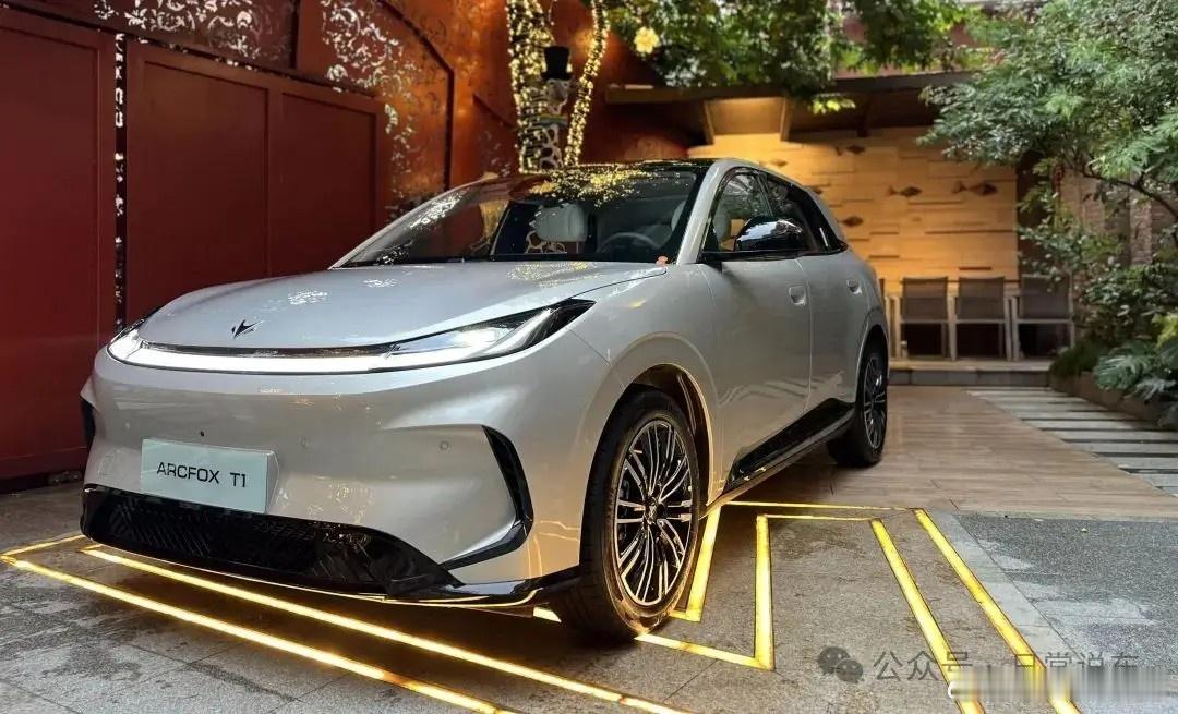 极狐T1三模互联无延迟，使用便捷又省心新手司机别再纠结纯电啦！极狐T1即将上市