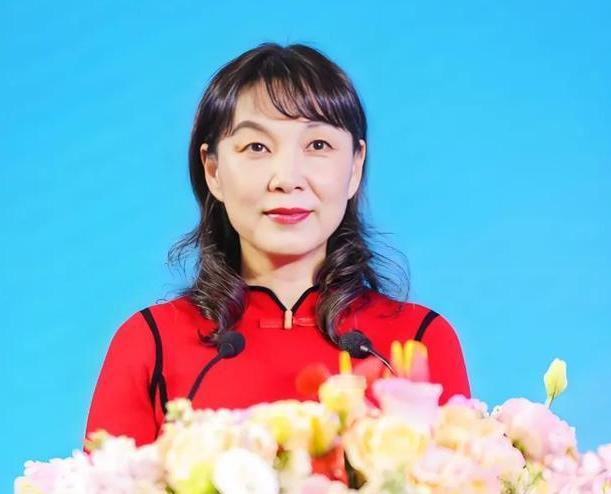杜建英败了！败的很彻底她争也争过了。闹也闹过了。可是宗老的遗嘱上写的明