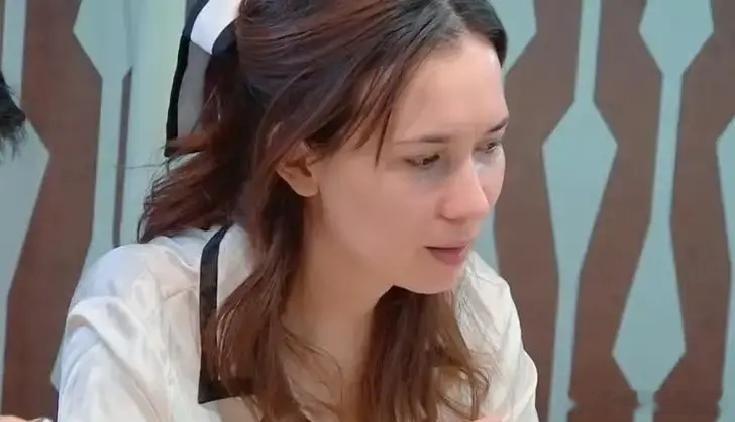 心理医生只对卢靖姗说了7个字：不要做韩庚的妈。她没哭，坐在那里愣了好一会儿。