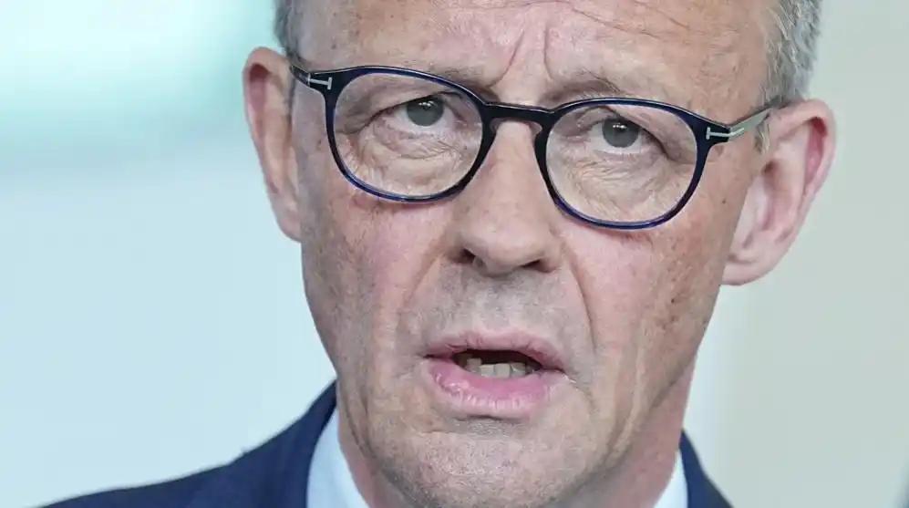 德国总理默茨突然公开“硬刚”以色列，一番表态瞬间引爆全网讨论，面对以色列在黎巴嫩