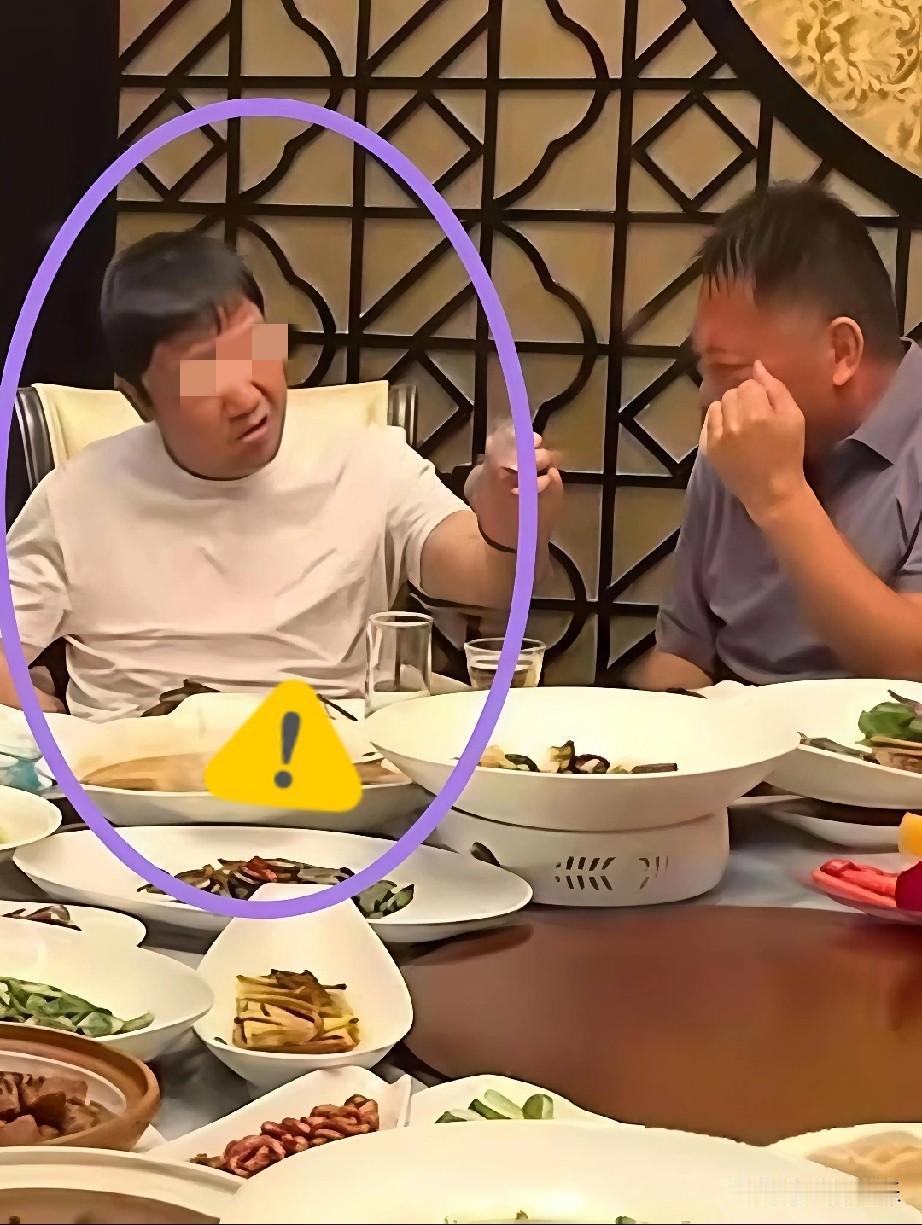 贾冰饭局那段短短视频，说实话，看得我后背比他还要凉。这年头，哪怕是再熟的局，