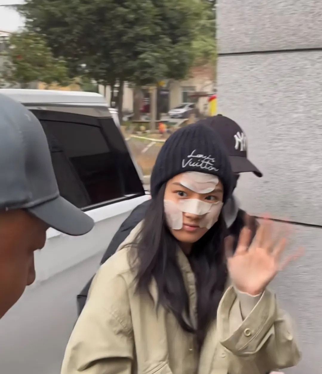 卢昱晓的素颜，差点没认出来