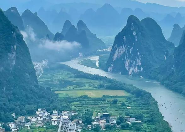 外国博主亲历桂林山水与文化盛宴，揭开中国旅游全新体验桂林的山水总能让人停下脚